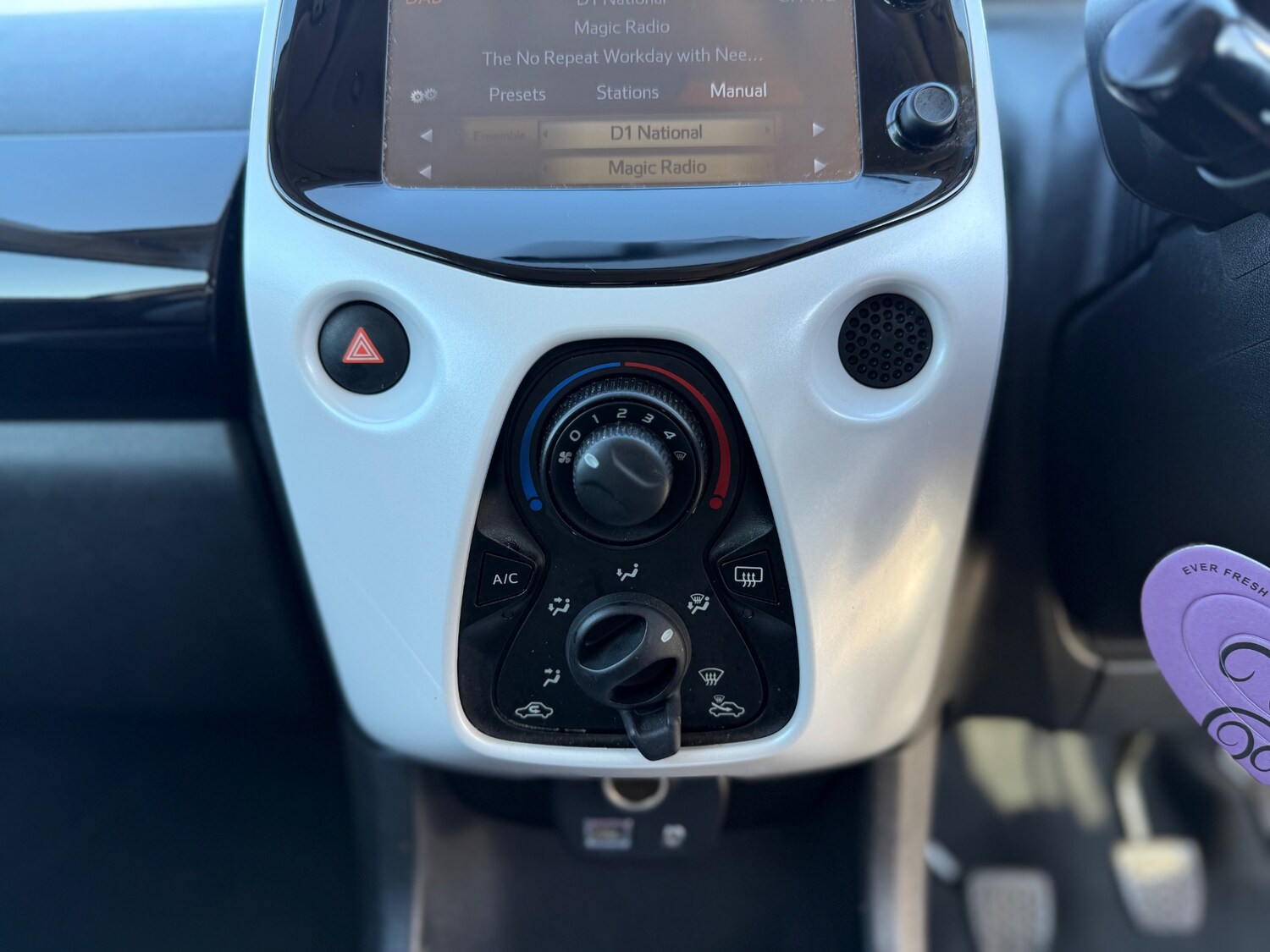 Used Toyota AYGO 2015 for sale - 77974670: Photo 52