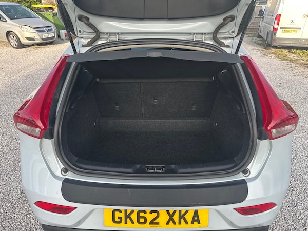 Used Volvo V40 2012 for sale - 76171715: Photo 37