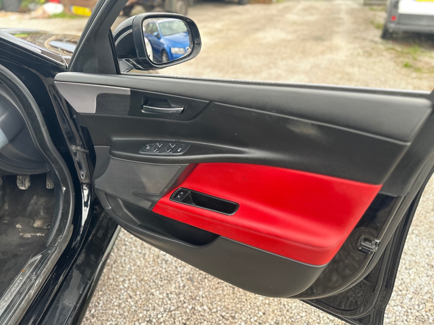 Used Jaguar XE 2016 for sale - 76620679: Photo 46