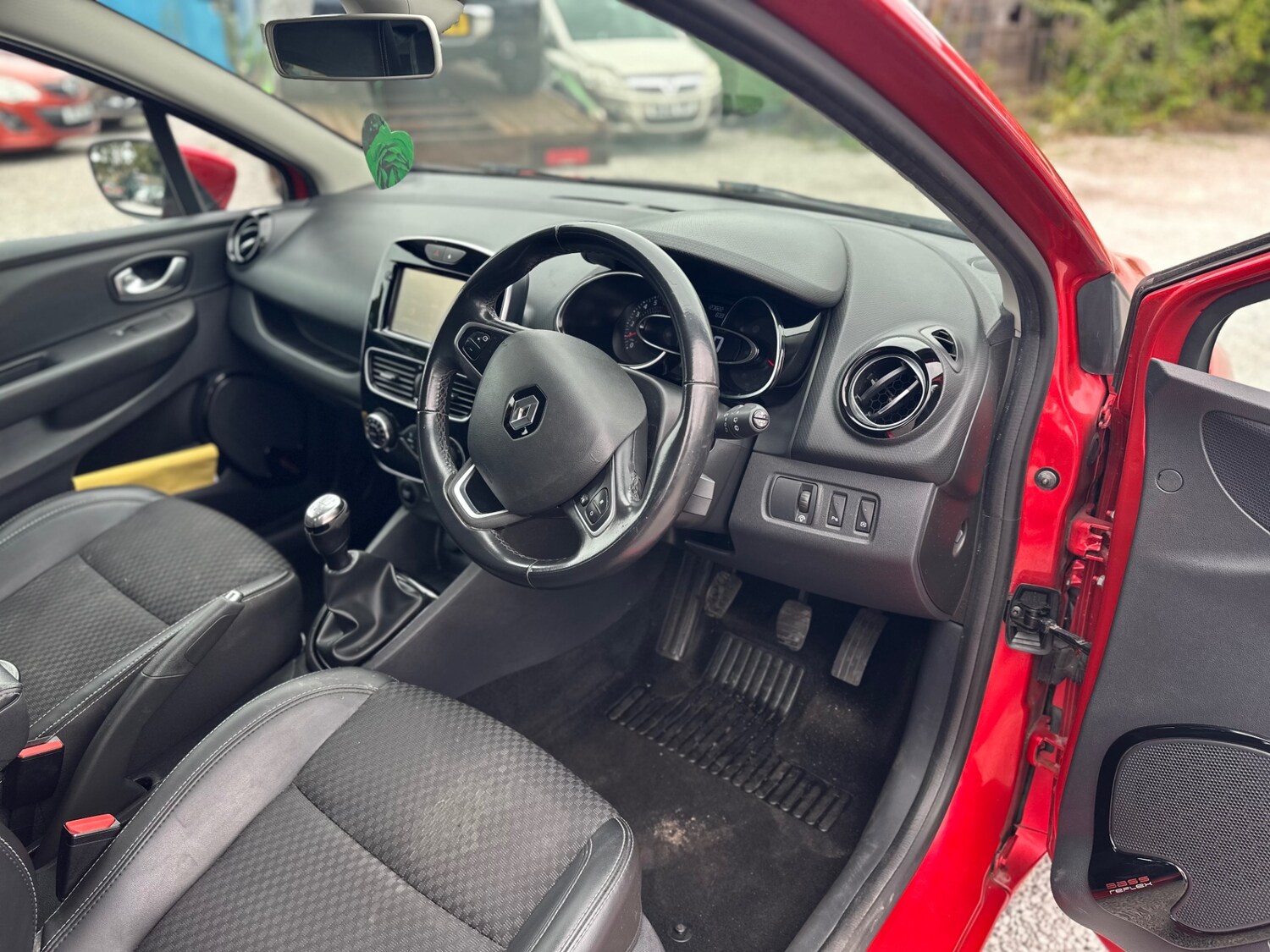 Used Renault Clio 2017 for sale - 76003020: Photo 47