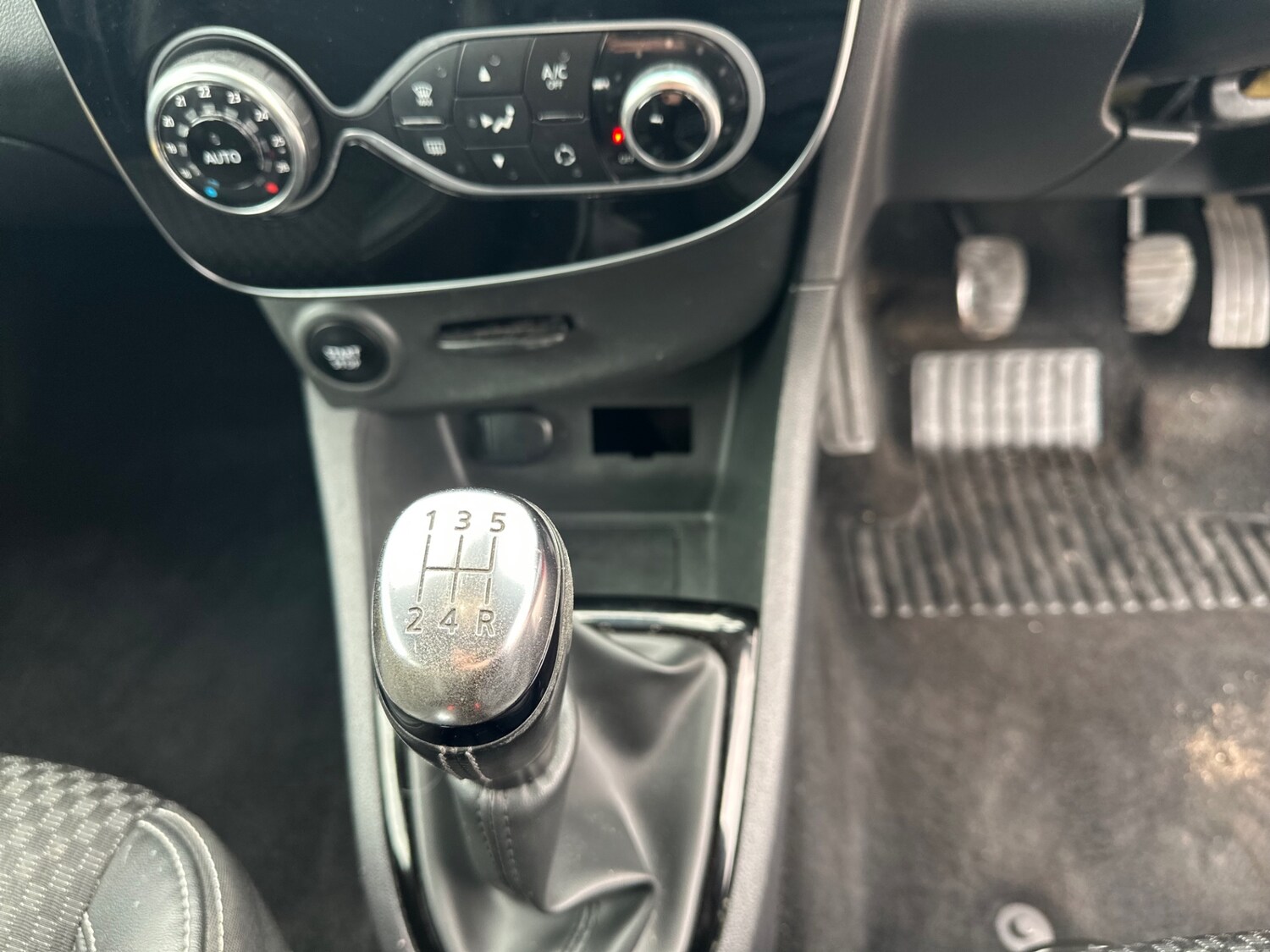 Used Renault Clio 2017 for sale - 76003020: Photo 50