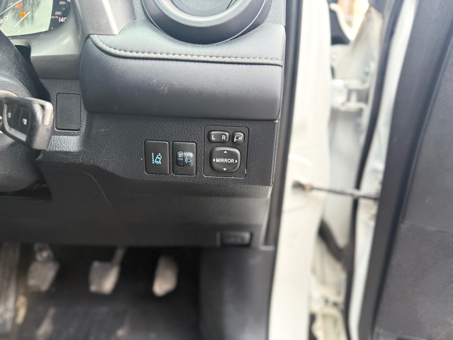 Used Toyota RAV4 2017 for sale - 77019455: Photo 40