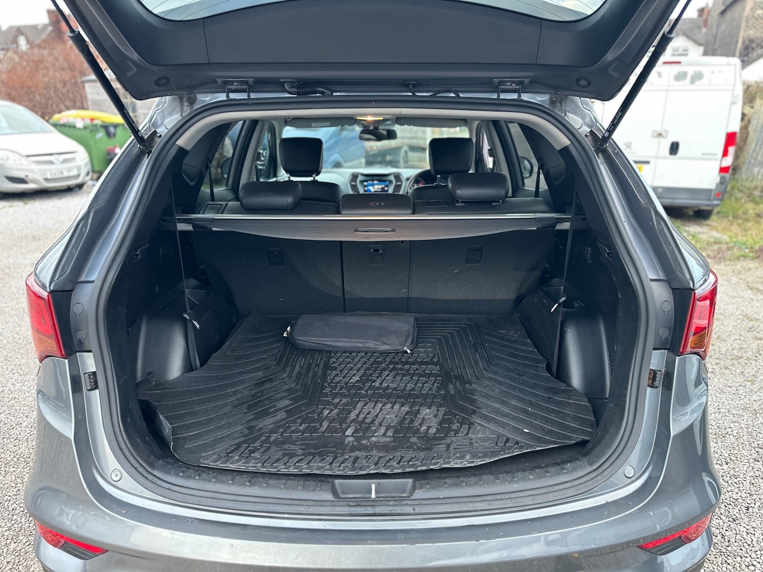 Used Hyundai Santa Fe 2015 for sale - 76919428: Photo 38