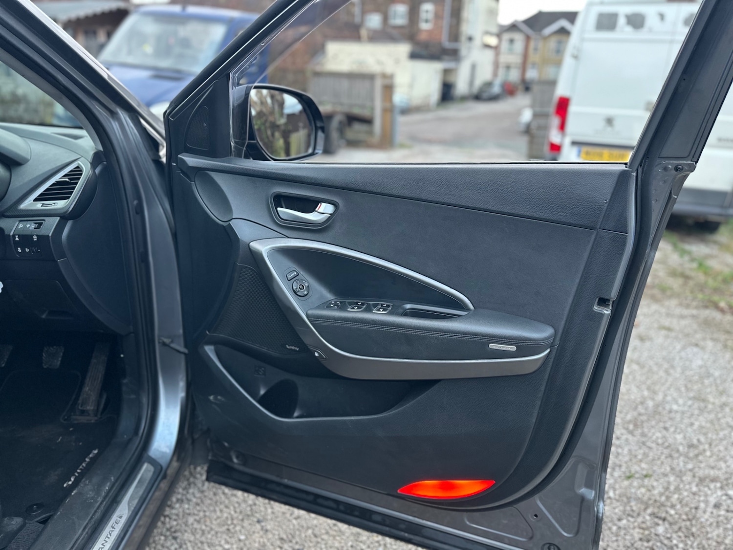 Used Hyundai Santa Fe 2015 for sale - 76919428: Photo 41