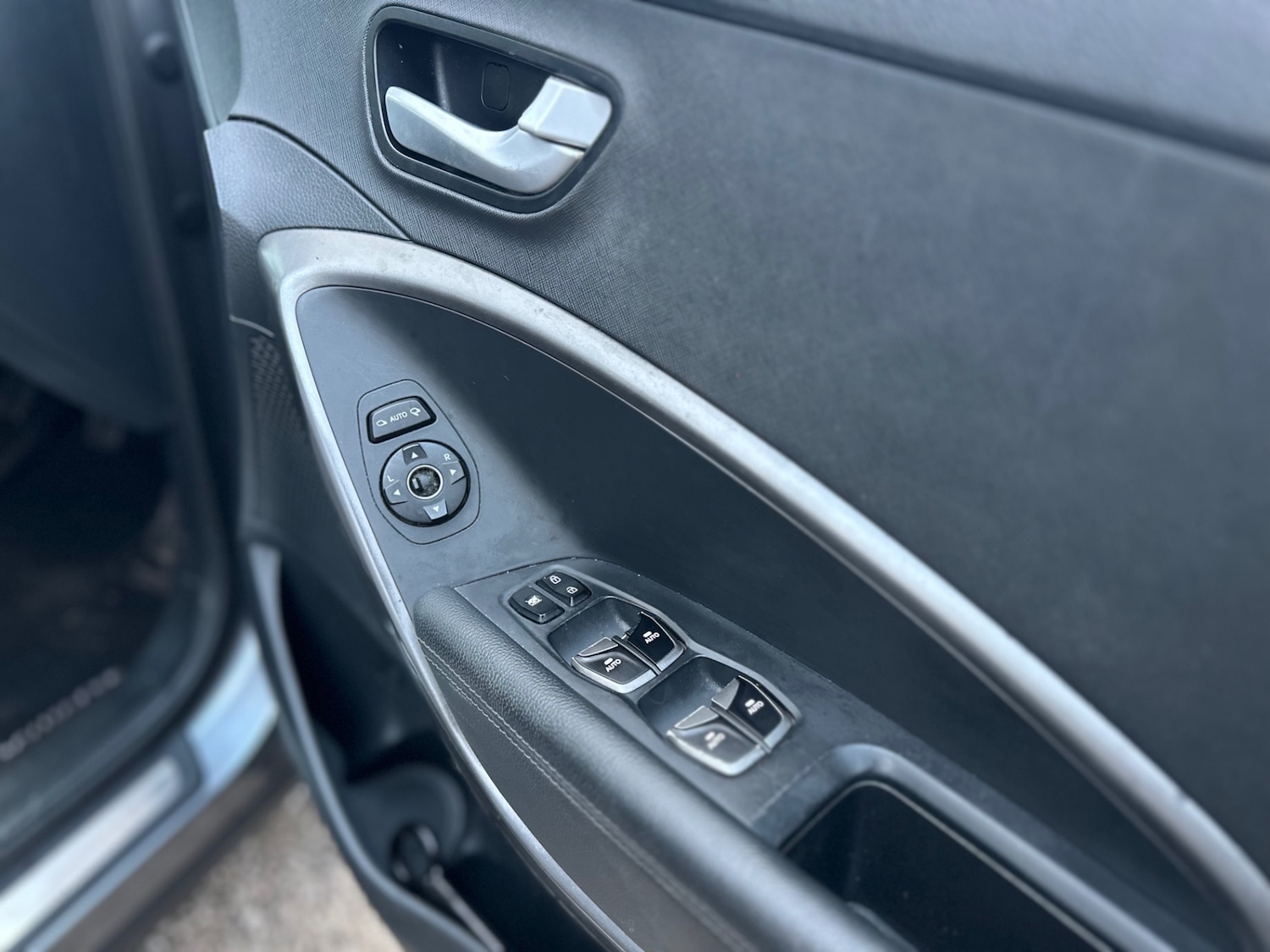 Used Hyundai Santa Fe 2015 for sale - 76919428: Photo 42