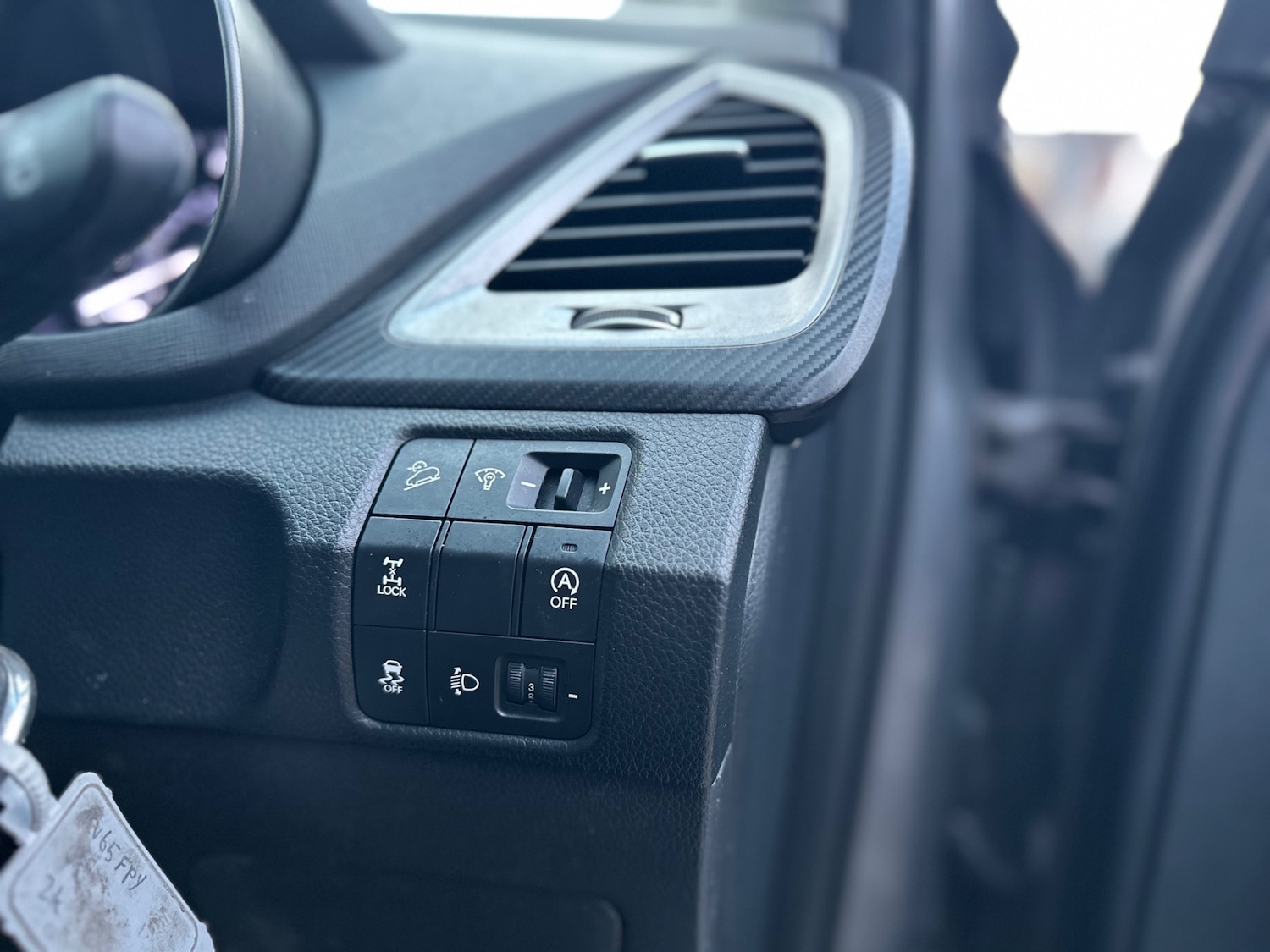 Used Hyundai Santa Fe 2015 for sale - 76919428: Photo 44