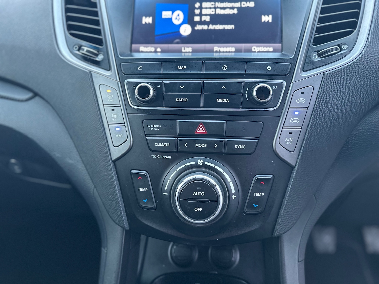 Used Hyundai Santa Fe 2015 for sale - 76919428: Photo 48