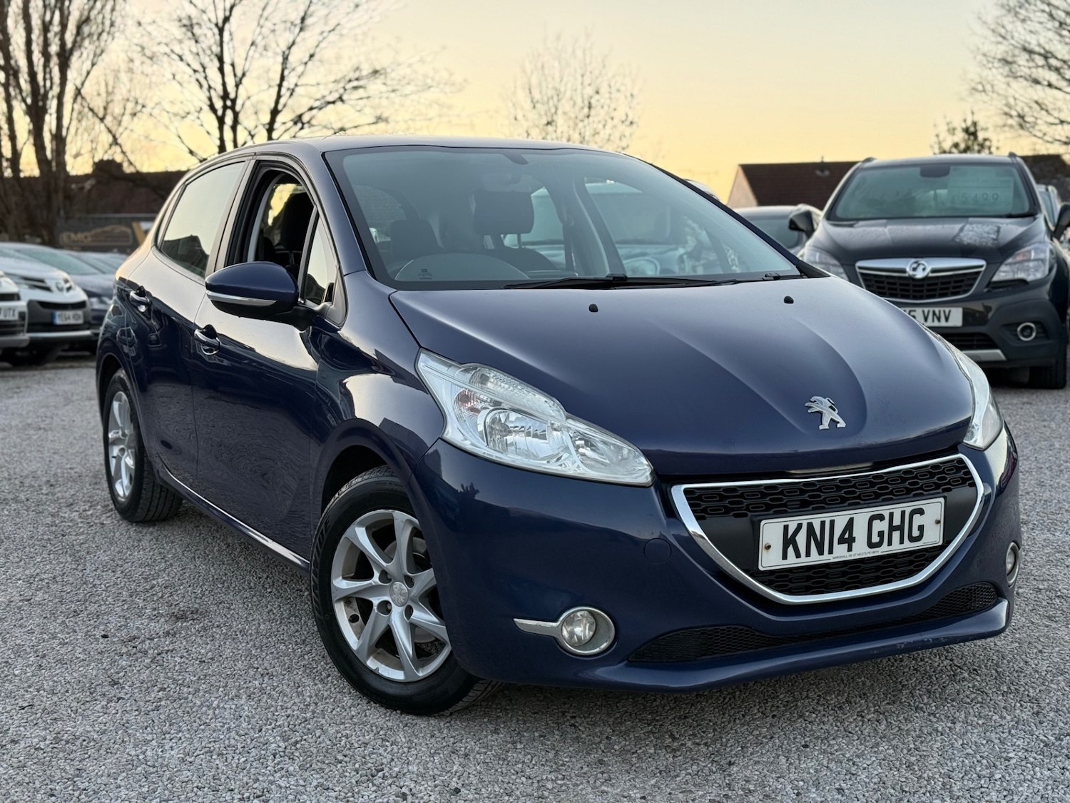 Used Peugeot 208 2014 for sale - 77096828: Photo 2