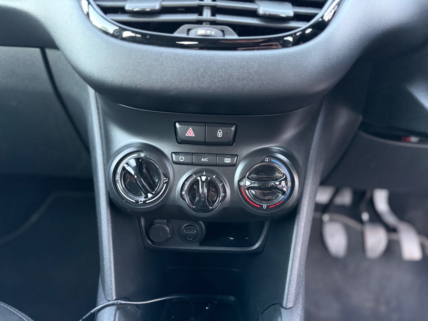 Used Peugeot 208 2014 for sale - 77096828: Photo 22