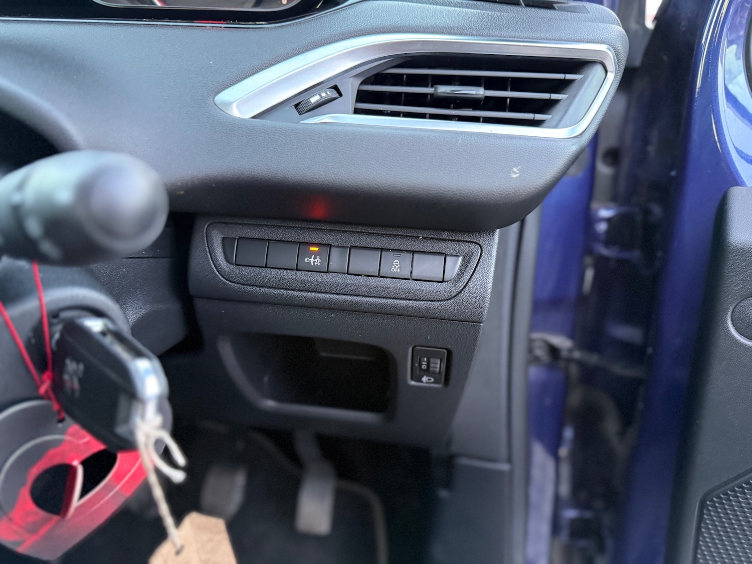 Used Peugeot 208 2014 for sale - 77096828: Photo 24