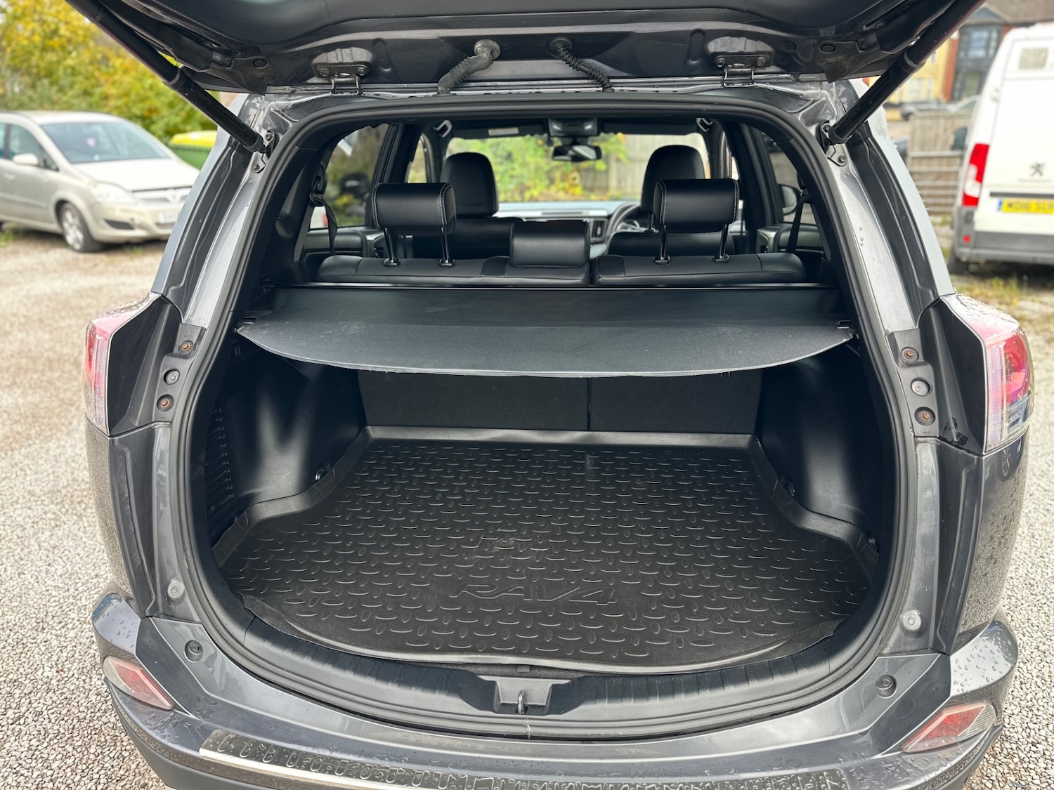 Used Toyota RAV4 2017 for sale - 76330275: Photo 15