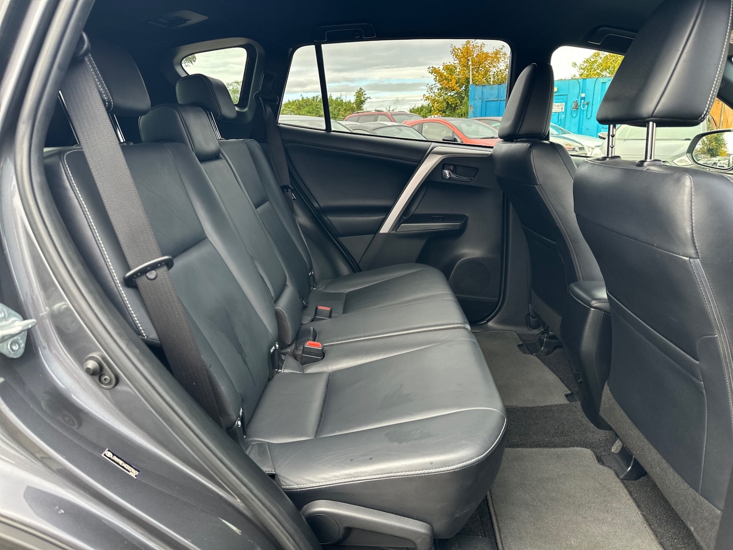 Used Toyota RAV4 2017 for sale - 76330275: Photo 16