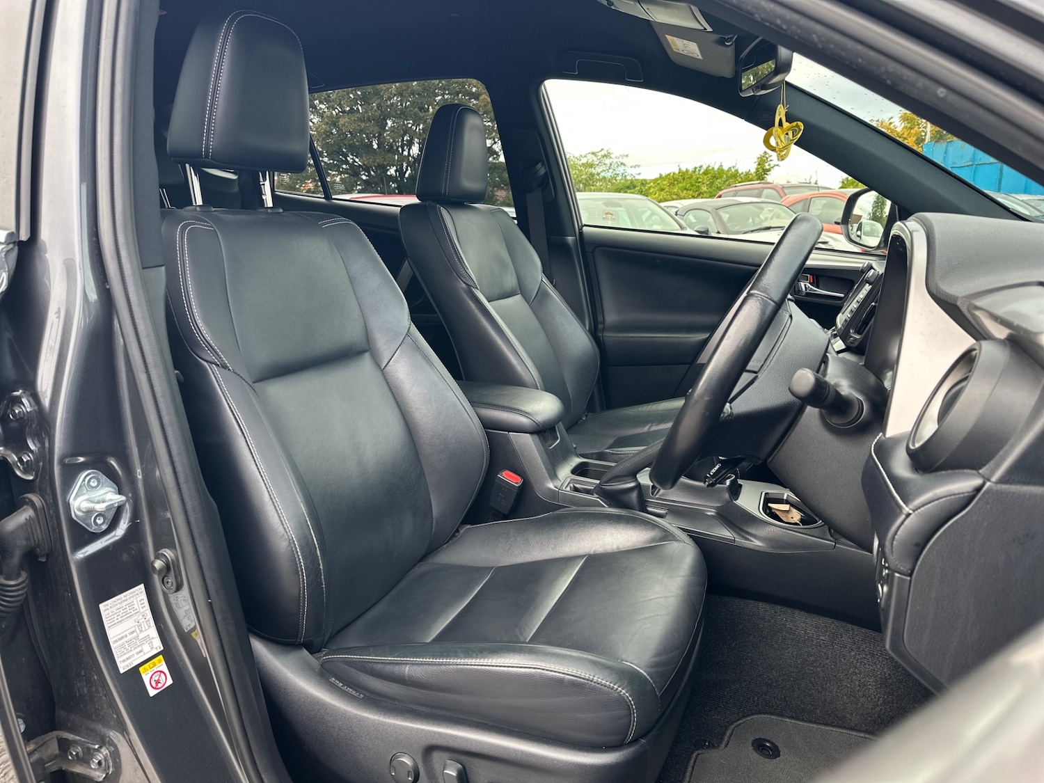 Used Toyota RAV4 2017 for sale - 76330275: Photo 18