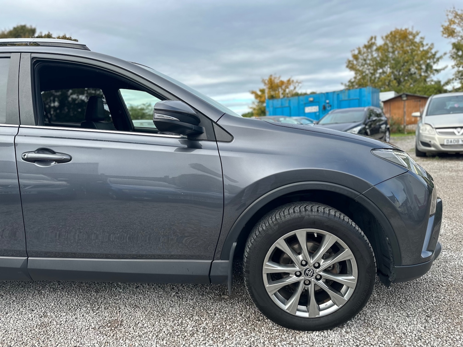Used Toyota RAV4 2017 for sale - 76330275: Photo 26