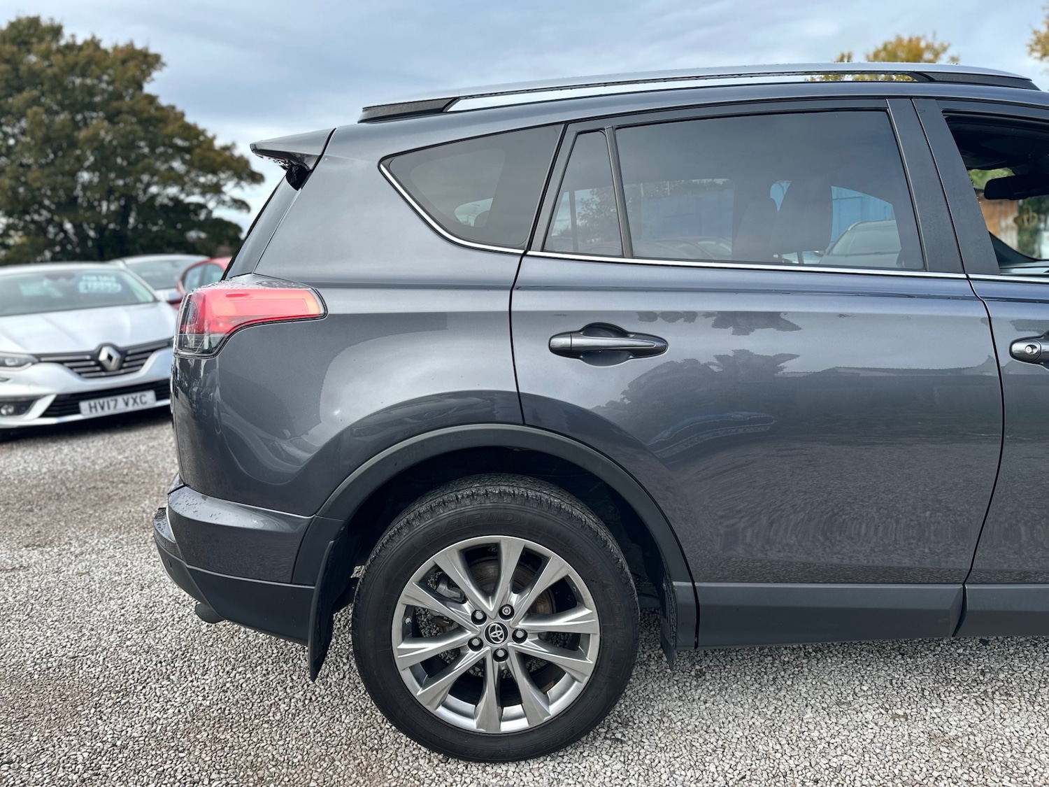 Used Toyota RAV4 2017 for sale - 76330275: Photo 27
