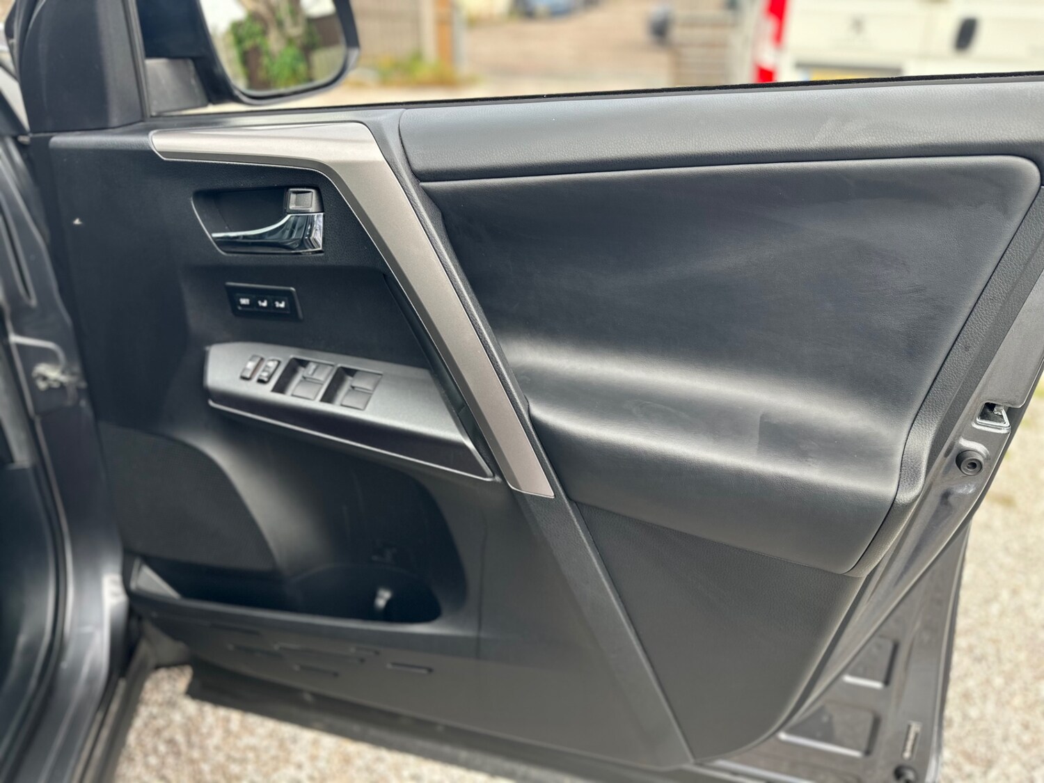 Used Toyota RAV4 2017 for sale - 76330275: Photo 39