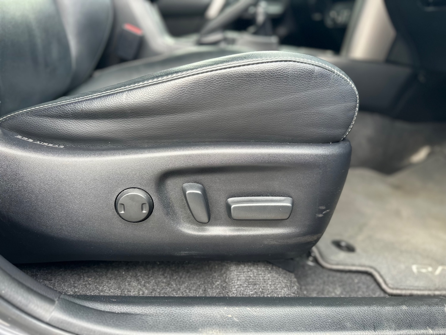 Used Toyota RAV4 2017 for sale - 76330275: Photo 41