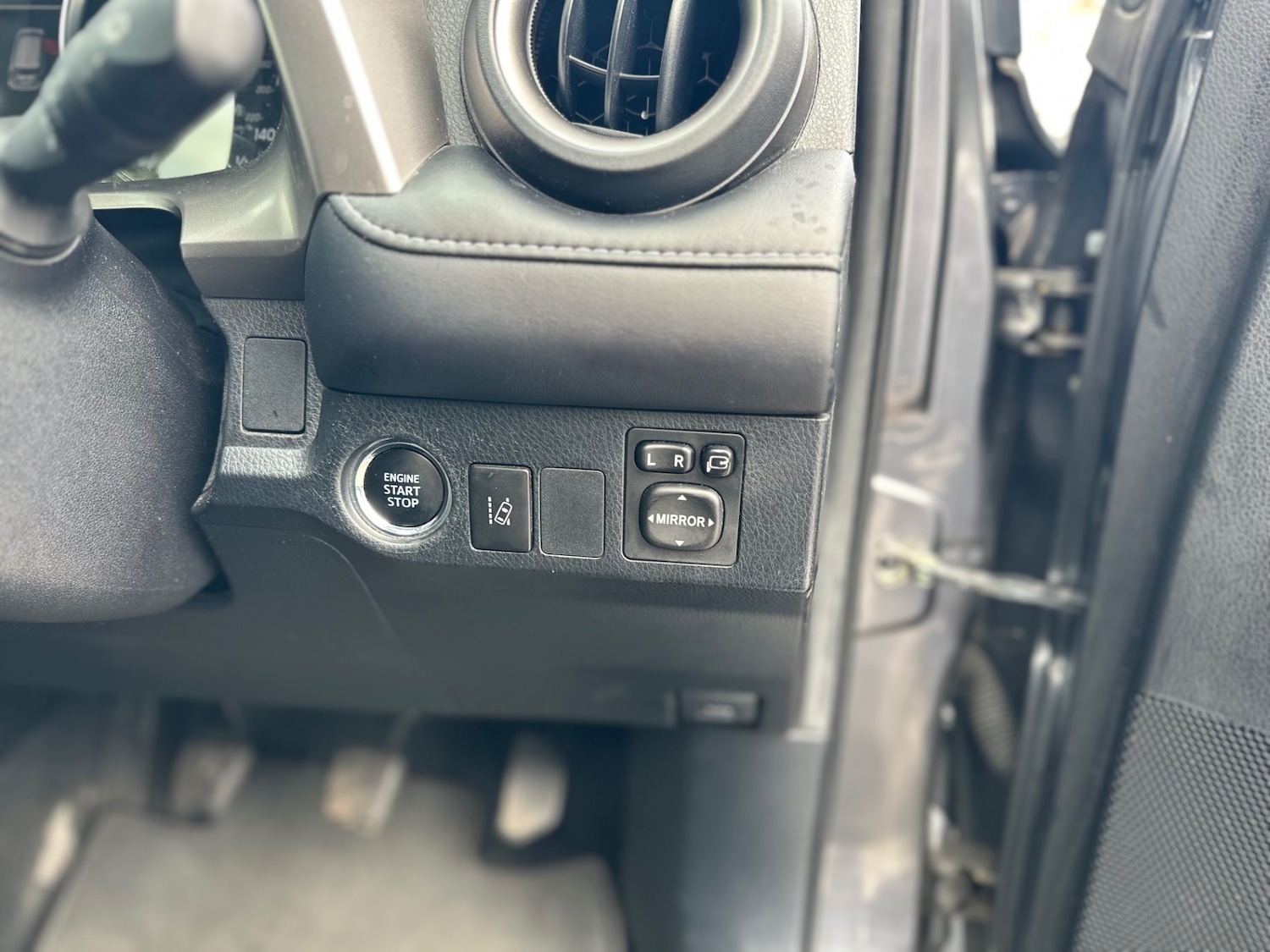 Used Toyota RAV4 2017 for sale - 76330275: Photo 42