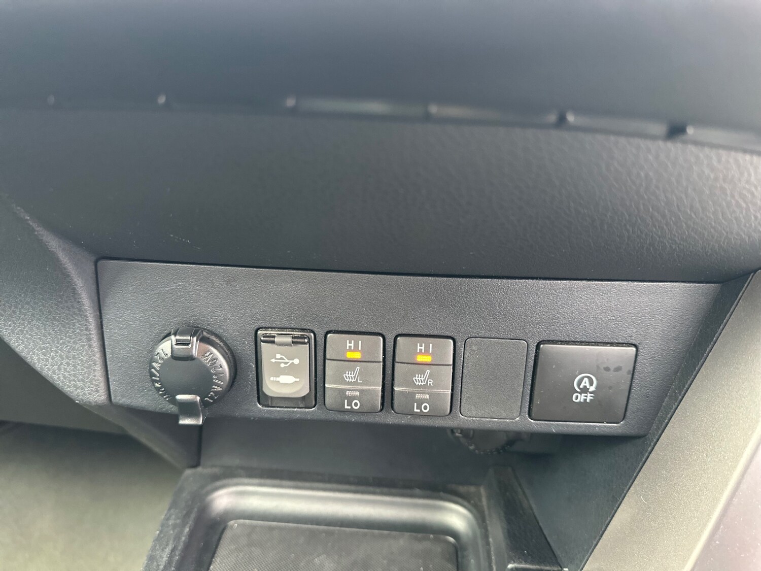 Used Toyota RAV4 2017 for sale - 76330275: Photo 46