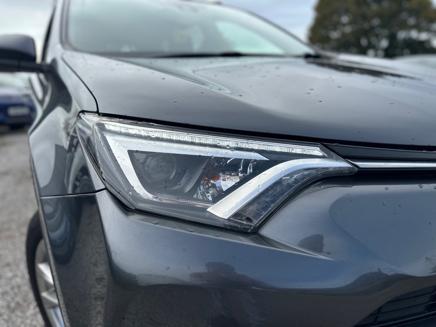 Used Toyota RAV4 2017 for sale - 76330275: Photo 5