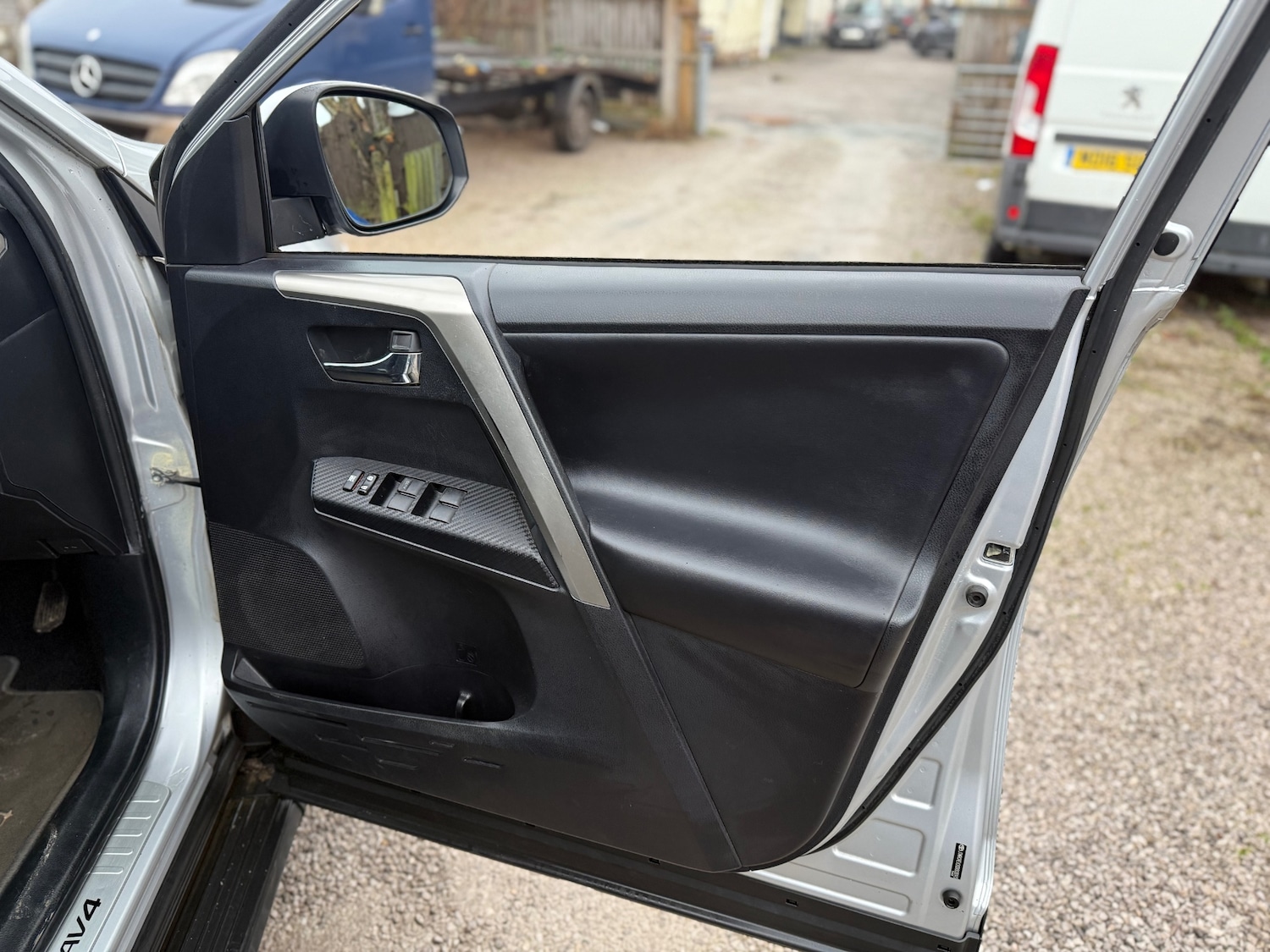 Used Toyota RAV4 2013 for sale - 77240748: Photo 42