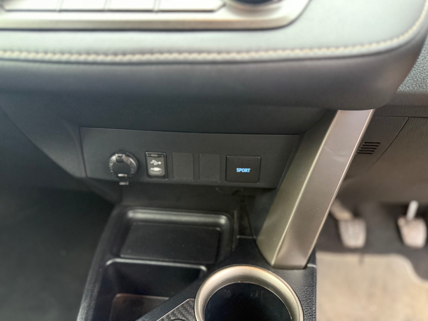 Used Toyota RAV4 2013 for sale - 77240748: Photo 47