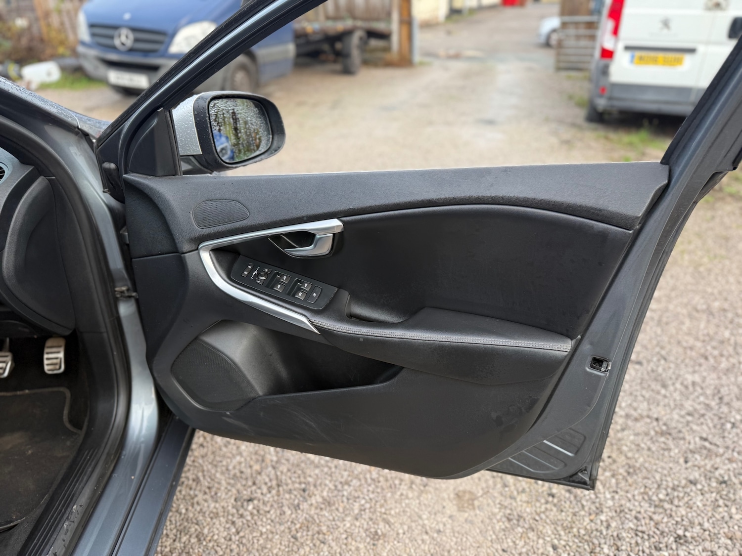 Used Volvo V40 2015 for sale - 76919438: Photo 47