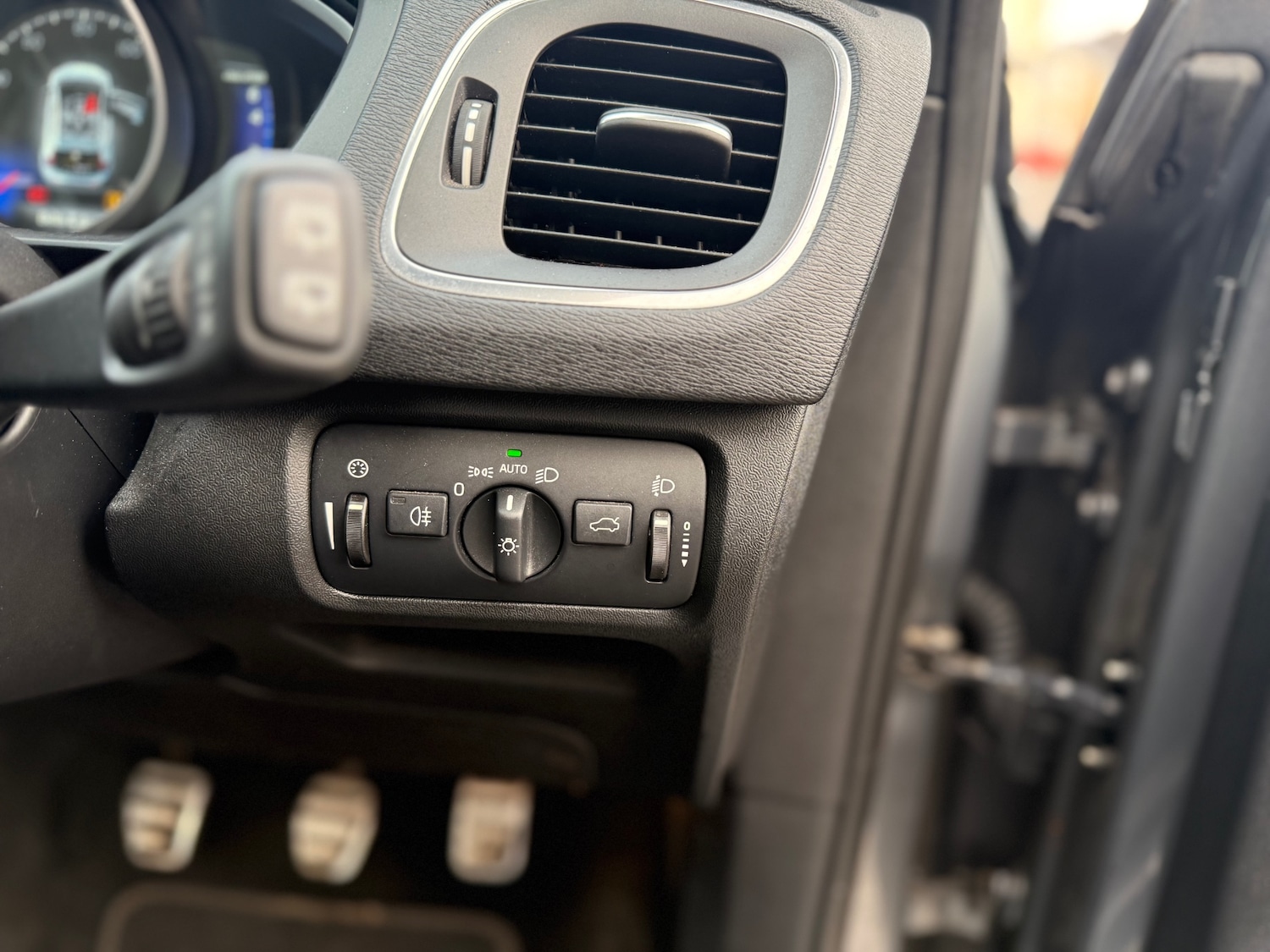 Used Volvo V40 2015 for sale - 76919438: Photo 49