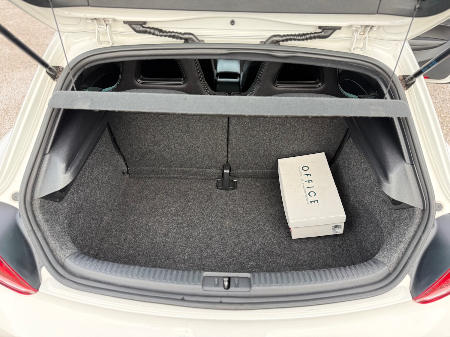 Used Volkswagen Scirocco 2010 for sale - 77482675: Photo 36