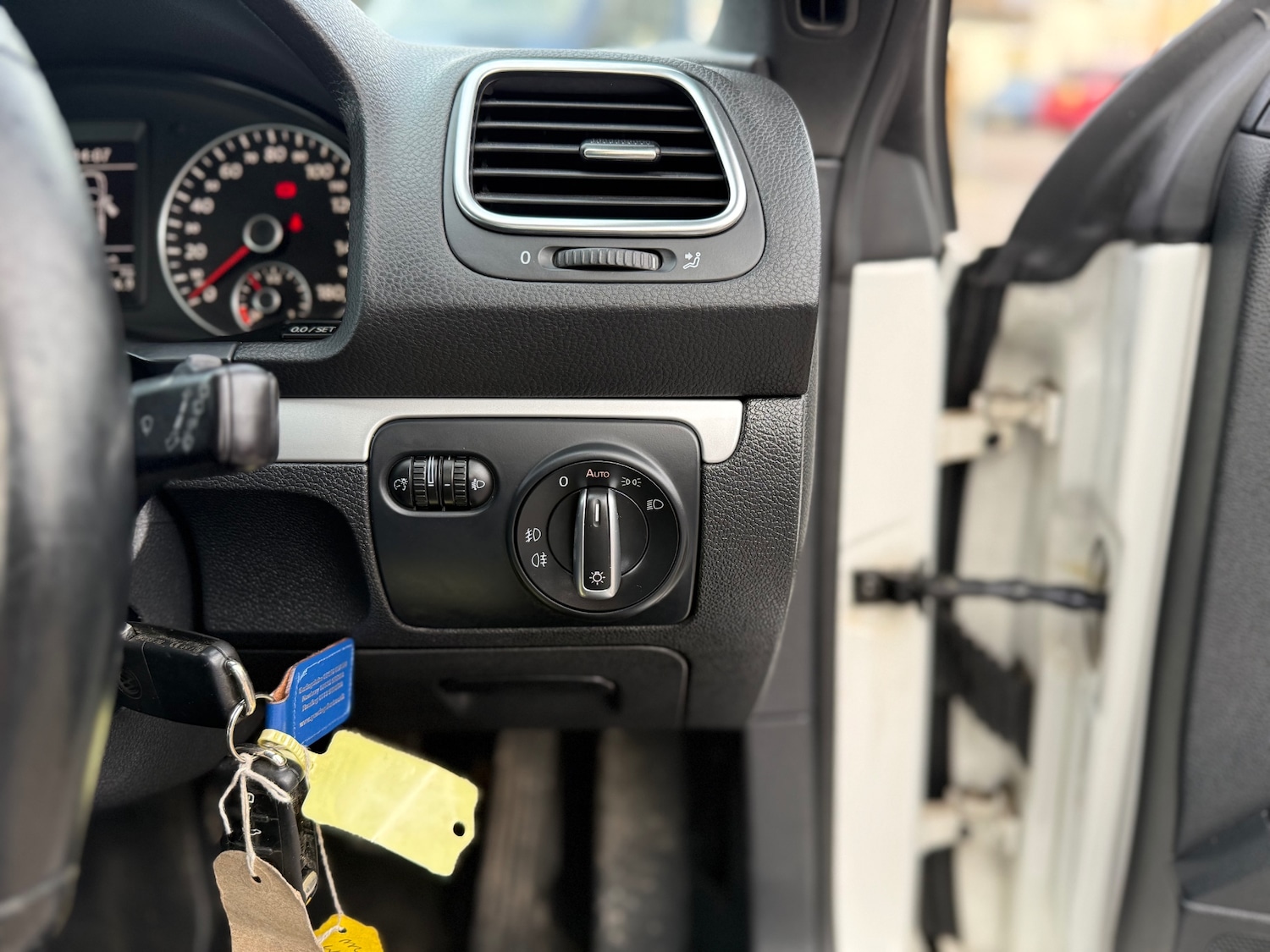 Used Volkswagen Scirocco 2010 for sale - 77482675: Photo 40