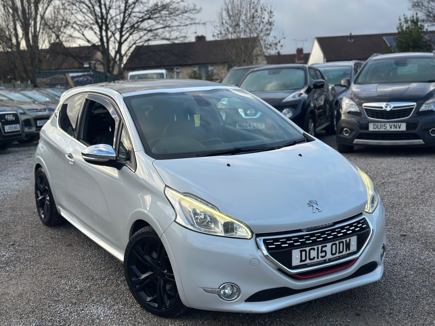 Used Peugeot 208 2015 for sale - 76895646: Photo 2