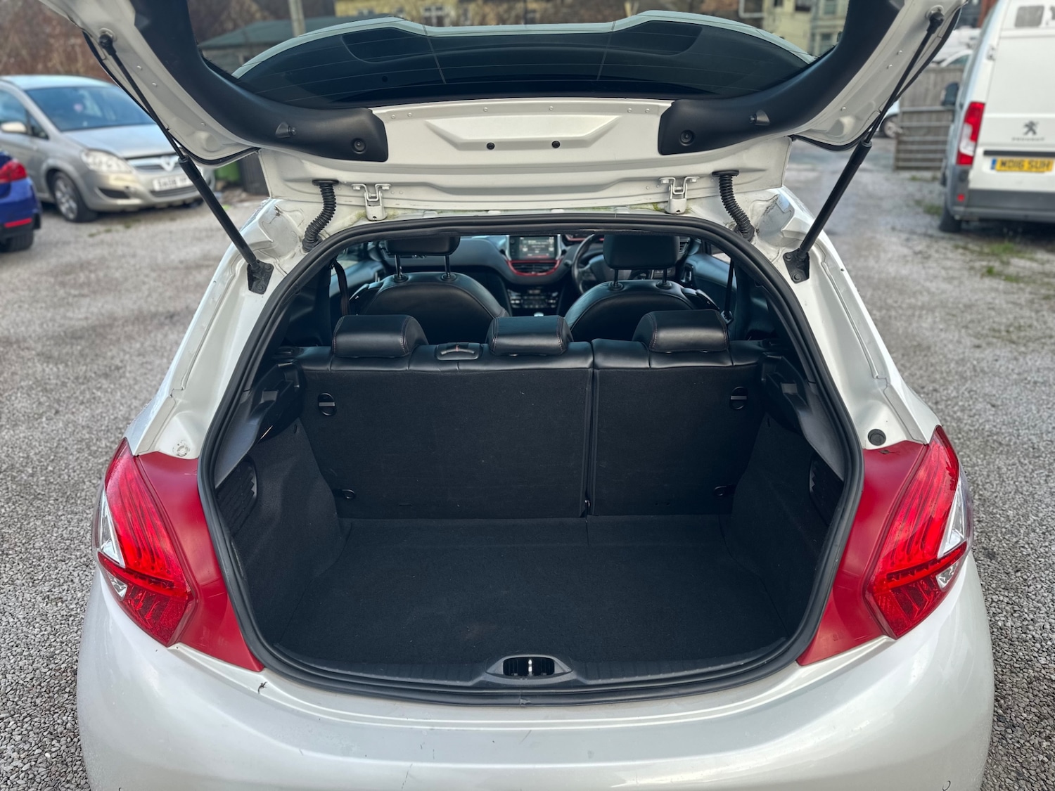 Used Peugeot 208 2015 for sale - 76895646: Photo 39