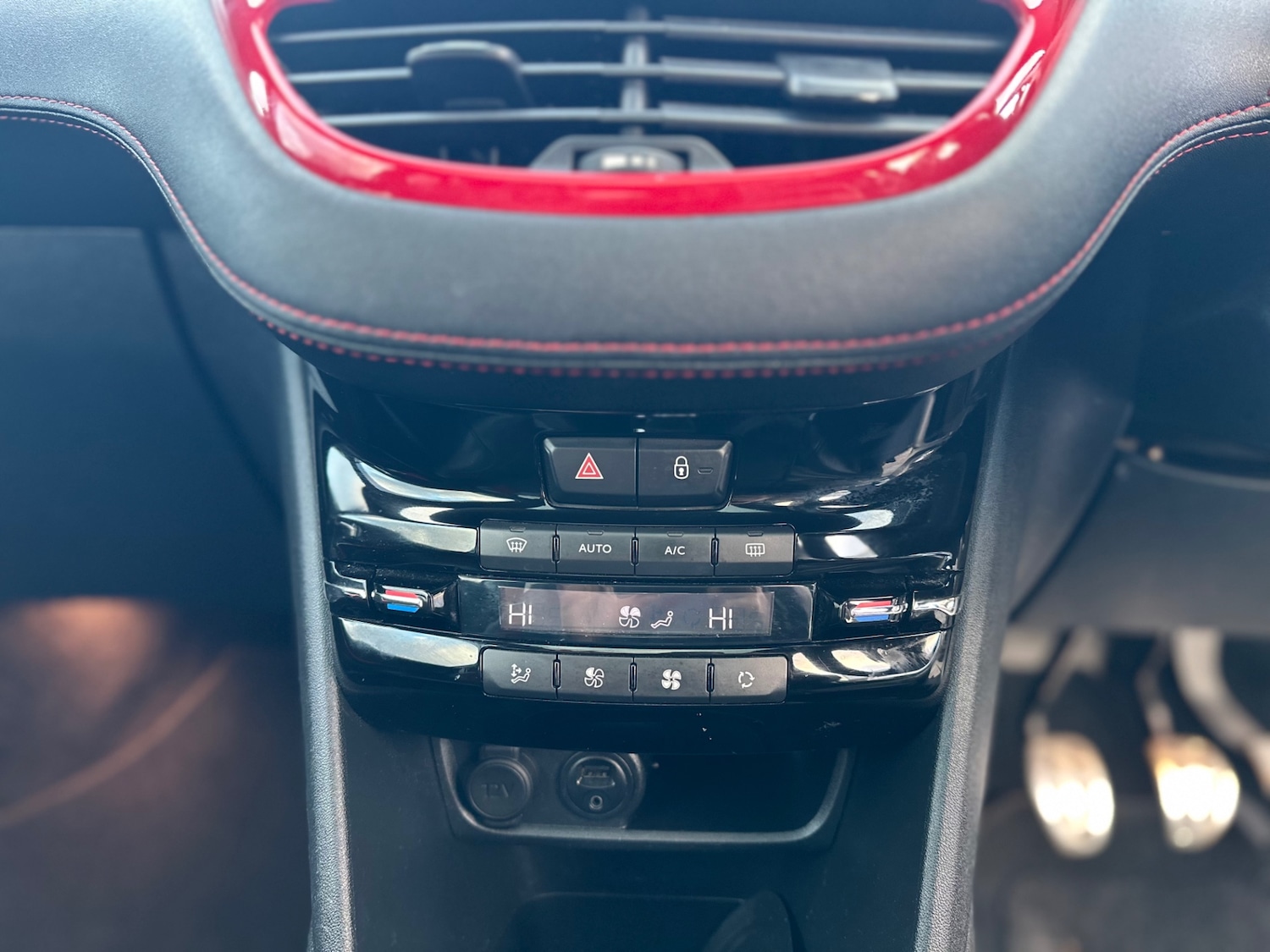 Used Peugeot 208 2015 for sale - 76895646: Photo 44