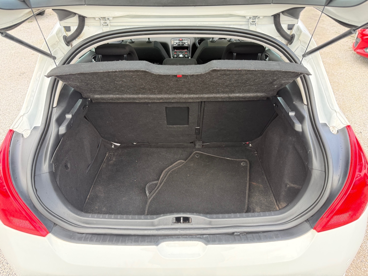 Used Peugeot 308 2013 for sale - 77731154: Photo 11