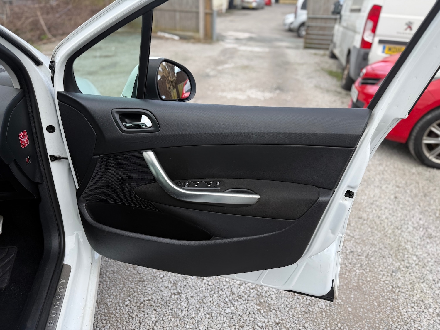 Used Peugeot 308 2013 for sale - 77731154: Photo 24