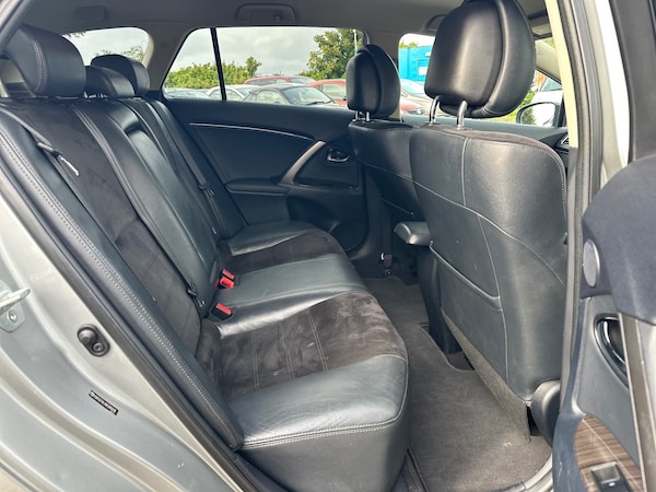 Used Toyota Avensis 2012 for sale - 76171815: Photo 15