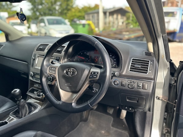Used Toyota Avensis 2012 for sale - 76171815: Photo 49