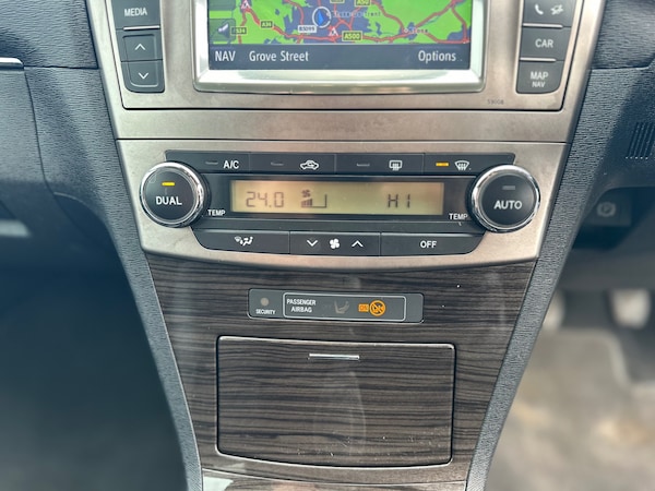 Used Toyota Avensis 2012 for sale - 76171815: Photo 51