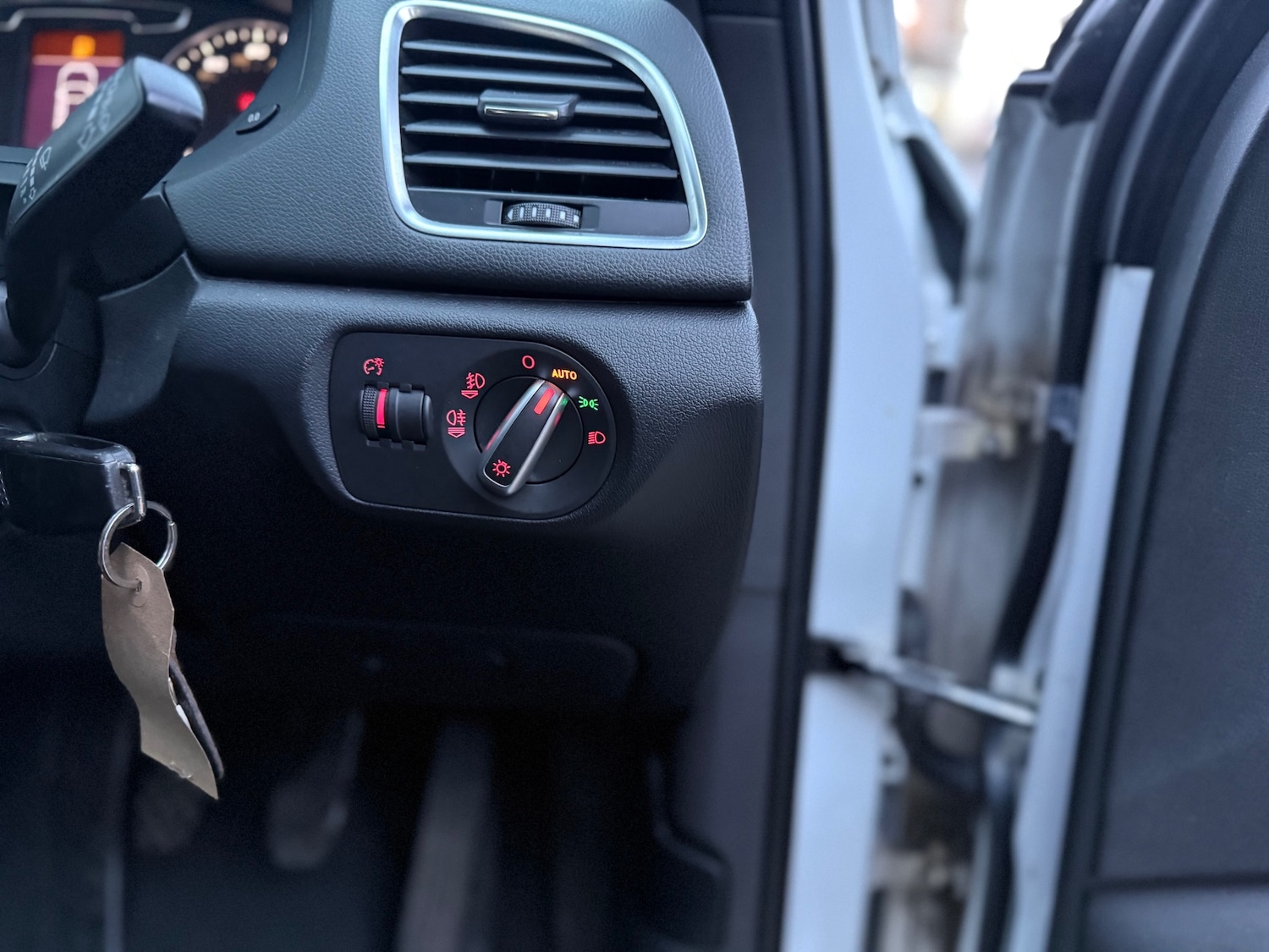 Used Audi Q3 2014 for sale - 77128796: Photo 32