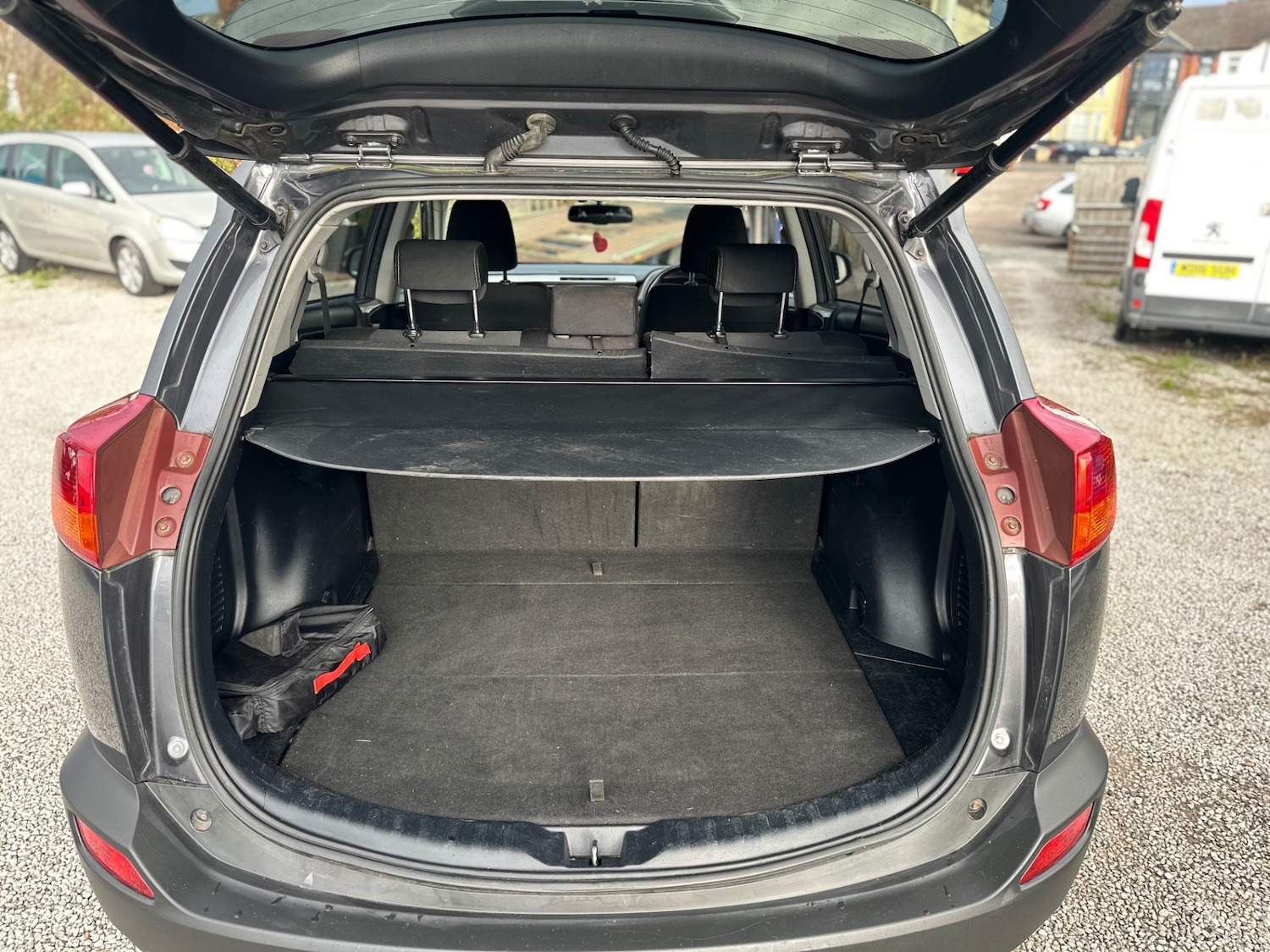 Used Toyota RAV4 2013 for sale - 76615960: Photo 10