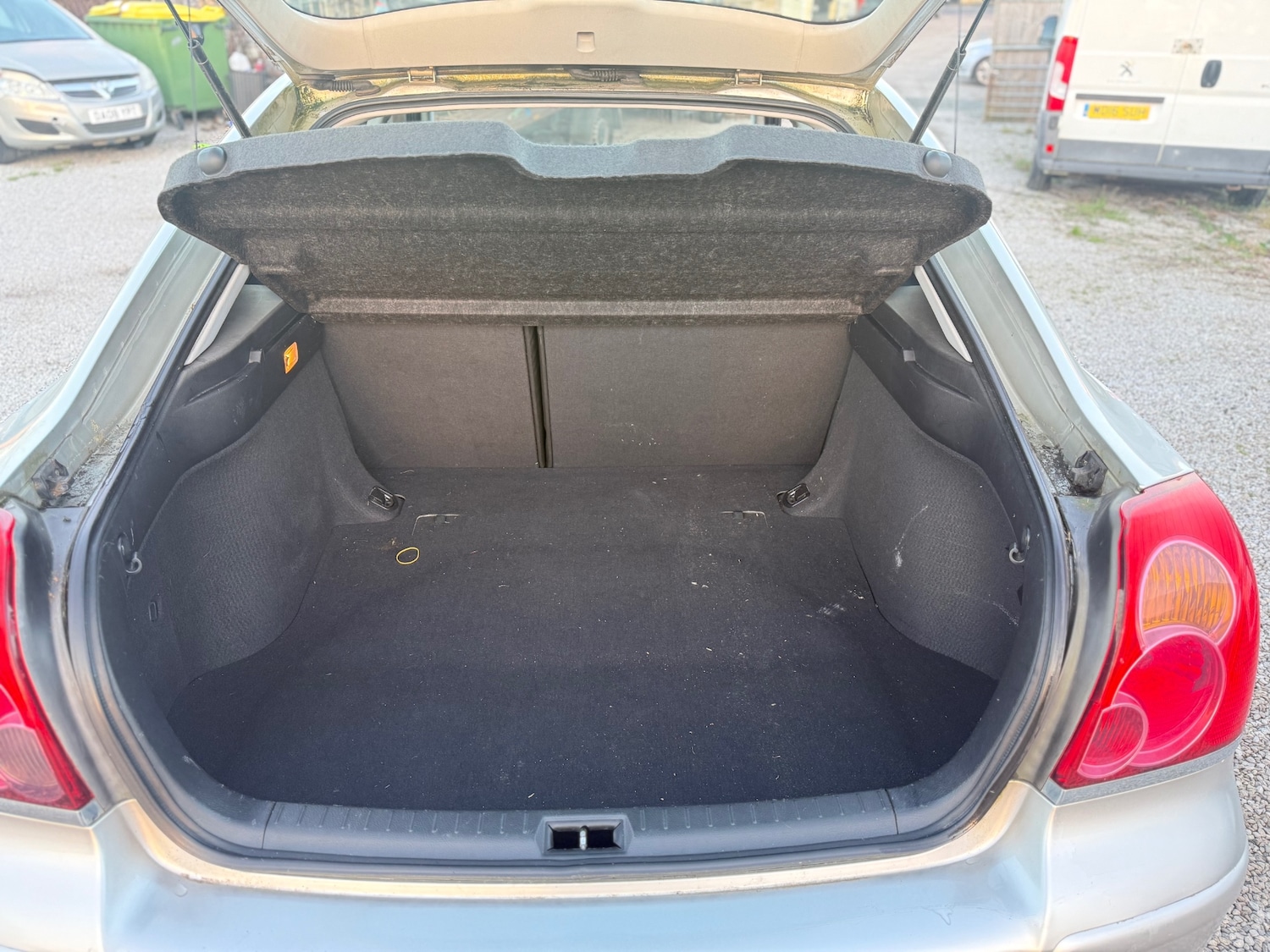 Used Toyota Avensis 2003 for sale - 77067455: Photo 12