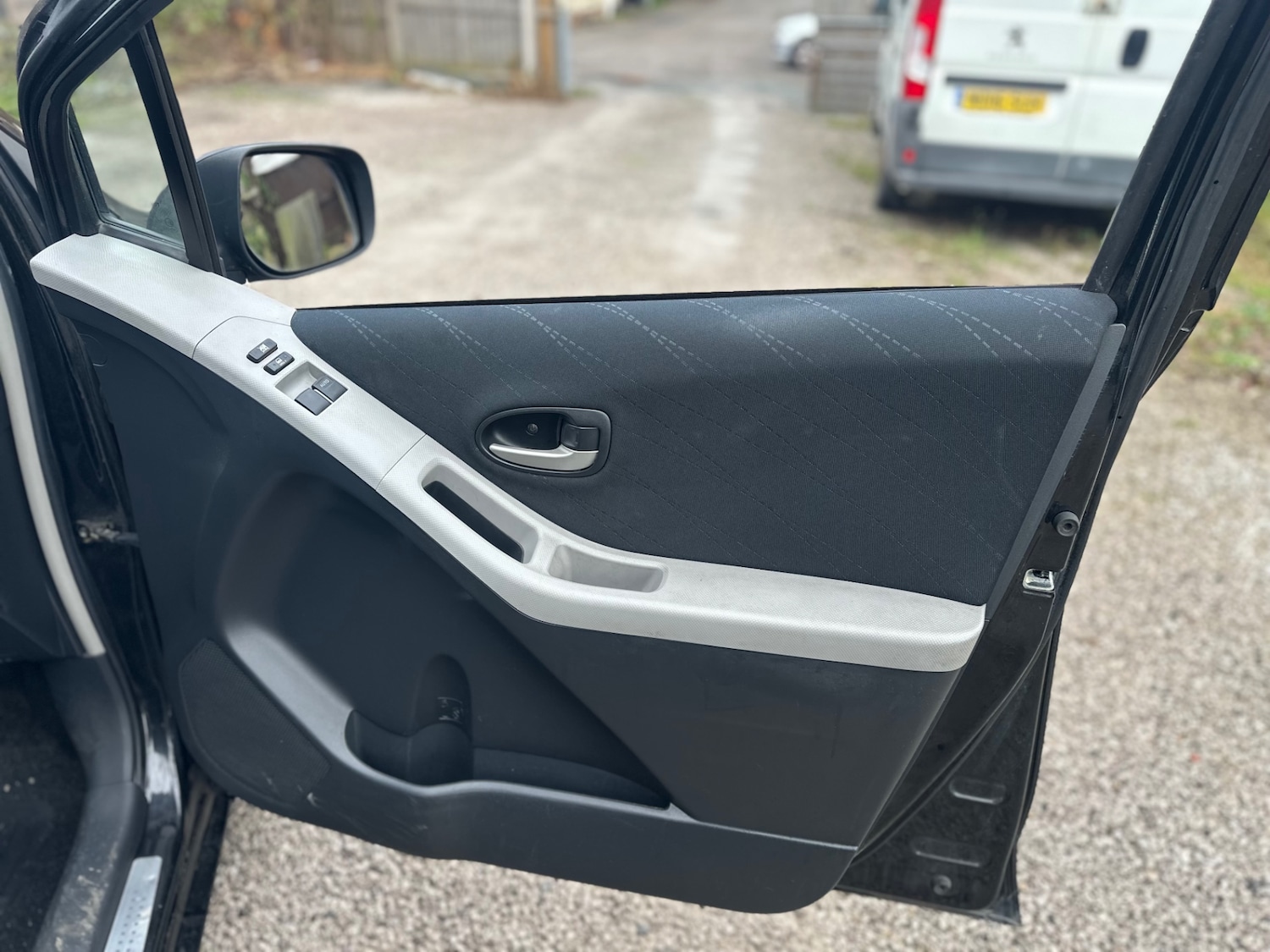 Used Toyota Yaris 2007 for sale - 76723730: Photo 34