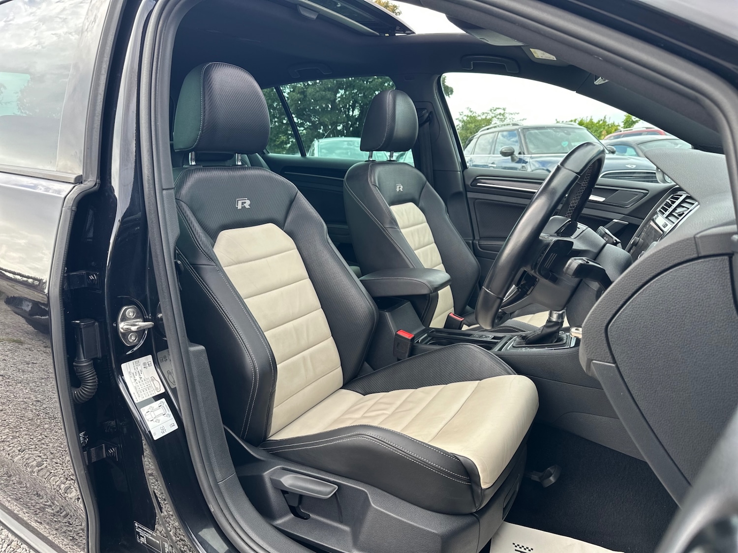 Used Volkswagen Golf 2017 for sale - 76017030: Photo 17