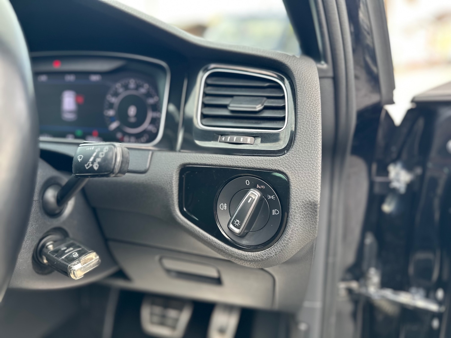 Used Volkswagen Golf 2017 for sale - 76017030: Photo 59