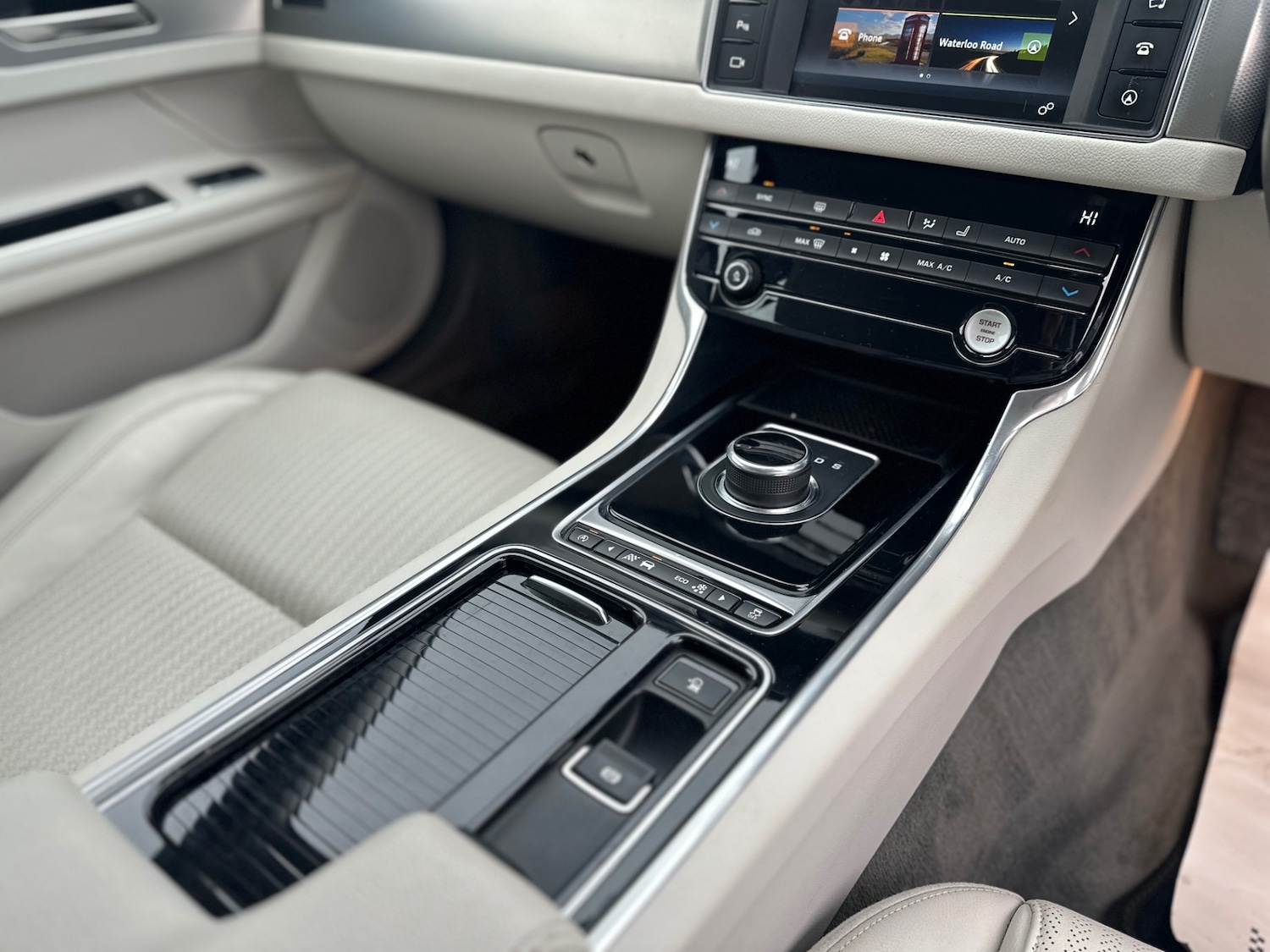 Used Jaguar XF 2016 for sale - 76533652: Photo 20