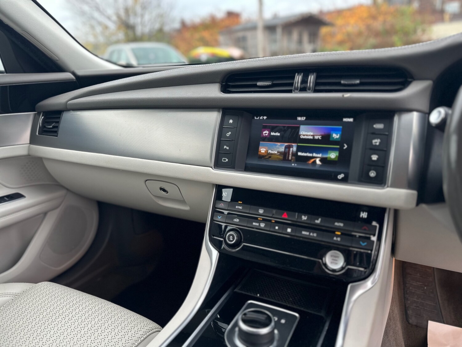 Used Jaguar XF 2016 for sale - 76533652: Photo 57