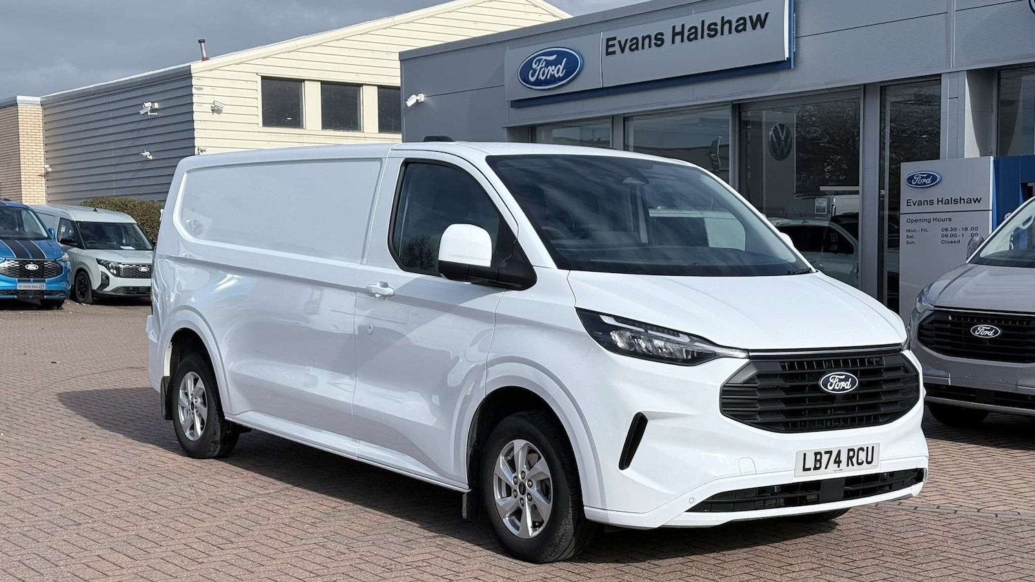 Used Ford Transit Custom 2024 for sale - 76329215: Photo 1