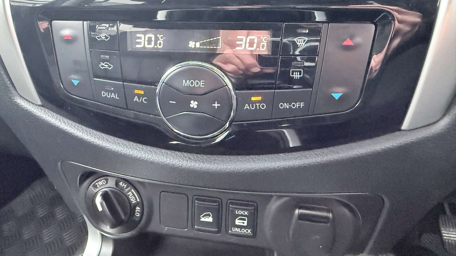 Used Nissan Navara 2017 for sale - 76967885: Photo 30