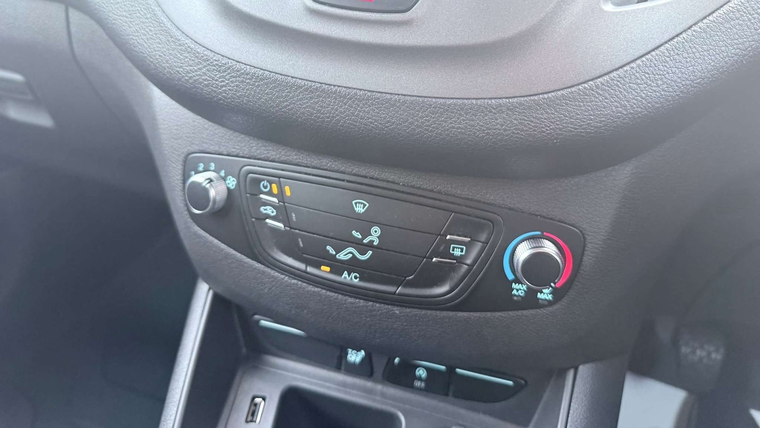 Used Ford Transit Courier 2020 for sale - 77093375: Photo 25