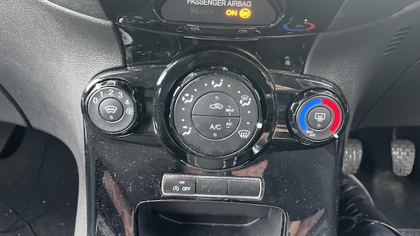 Used Ford Fiesta 2016 for sale - 76286366: Photo 32